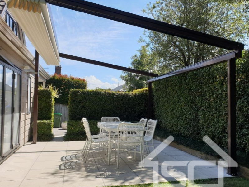 Retractable Roof Awning